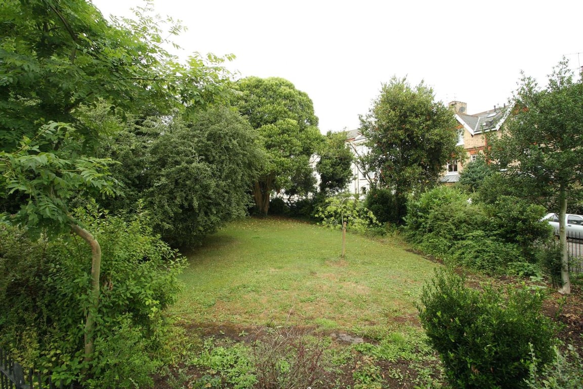 28 Powderham Crescent