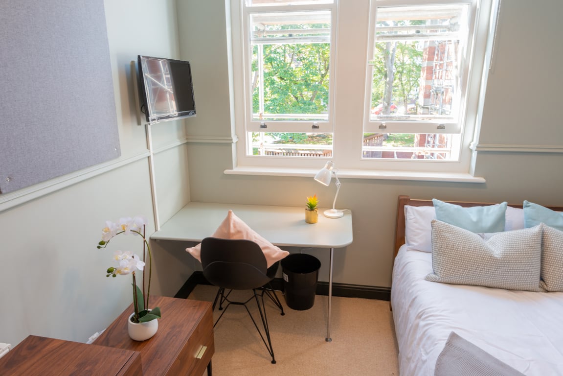 Flat M Bishop Blackall School
