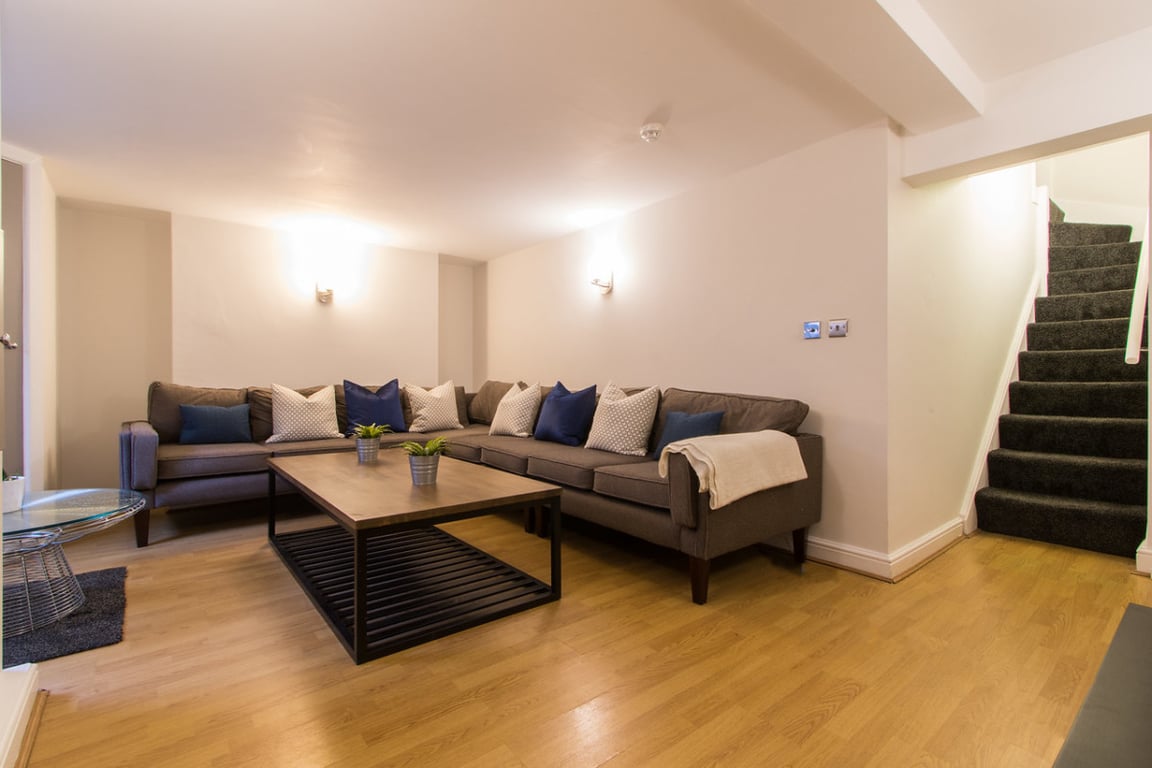 16 Cawdor Road