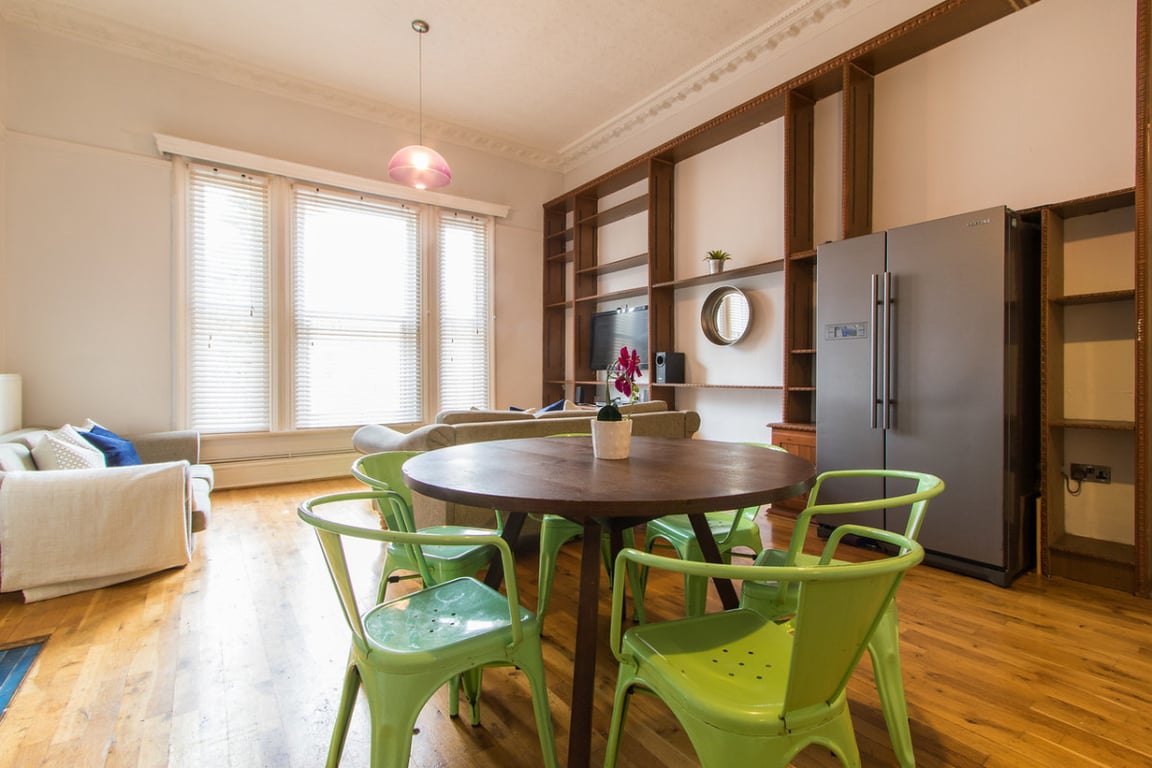 Flat 2, 7a Waverley Street