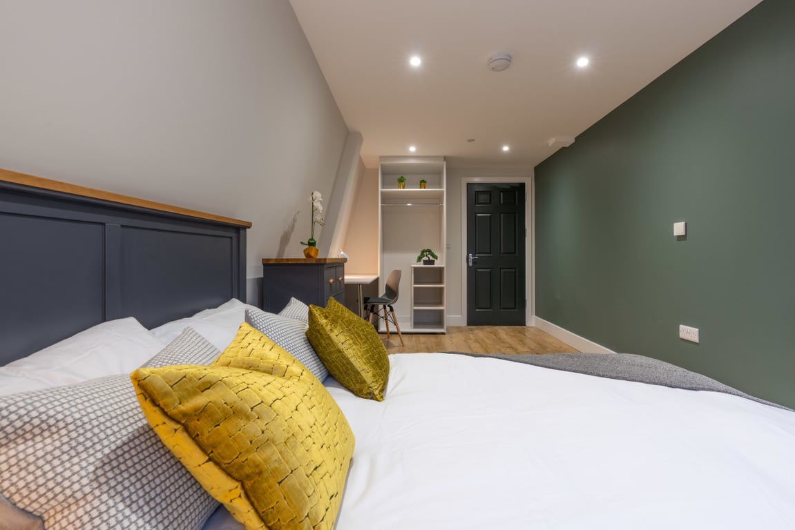 Flat 2, 126 Walter Road