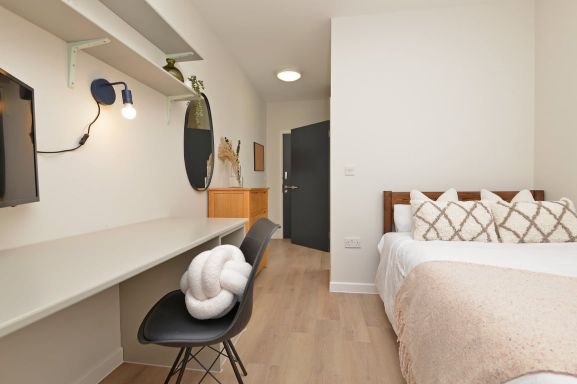 Flat 6, Isca Lofts