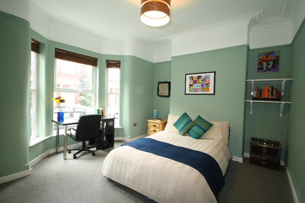 16 Cawdor Road
