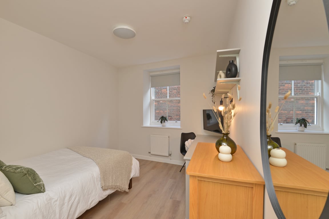 Flat 6, Isca Lofts