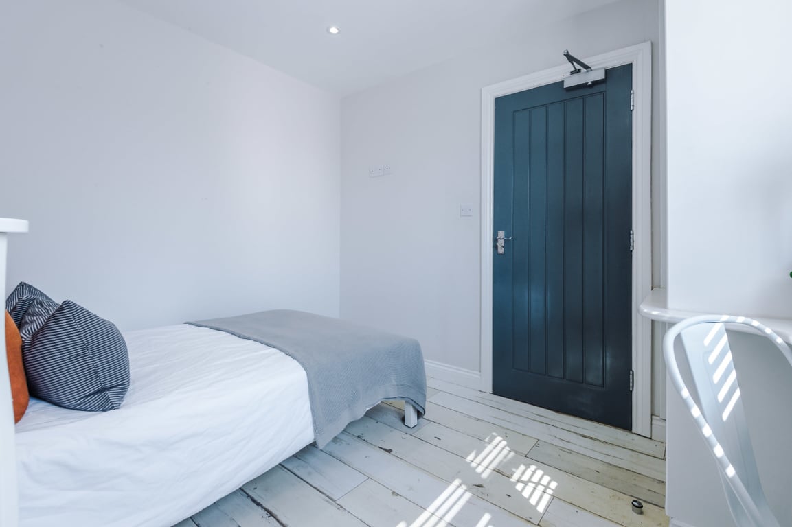 27 Woodcroft Road