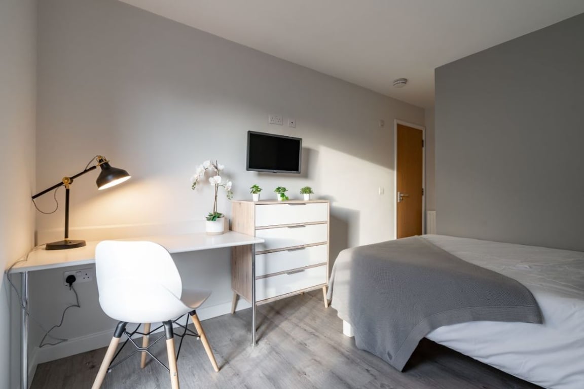 Flat 2 The Square, 1 Falconar Street
