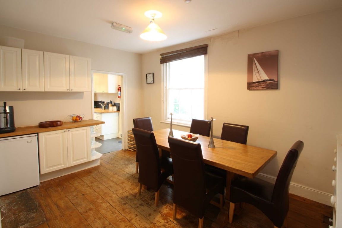 28 Powderham Crescent