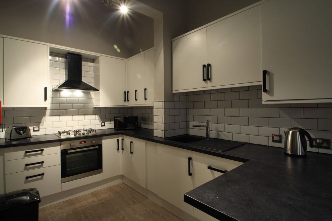 Flat 1, 154 Woodsley Road
