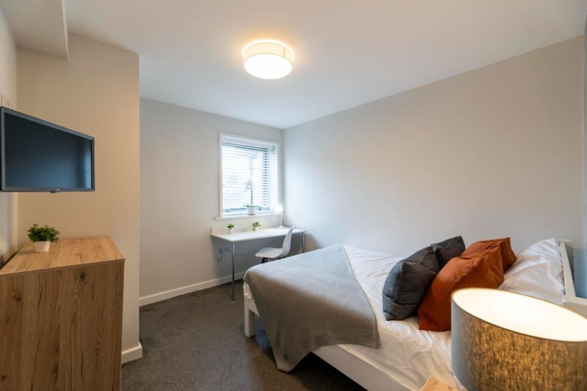 Flat 3 The Square, 1 Falconar Street