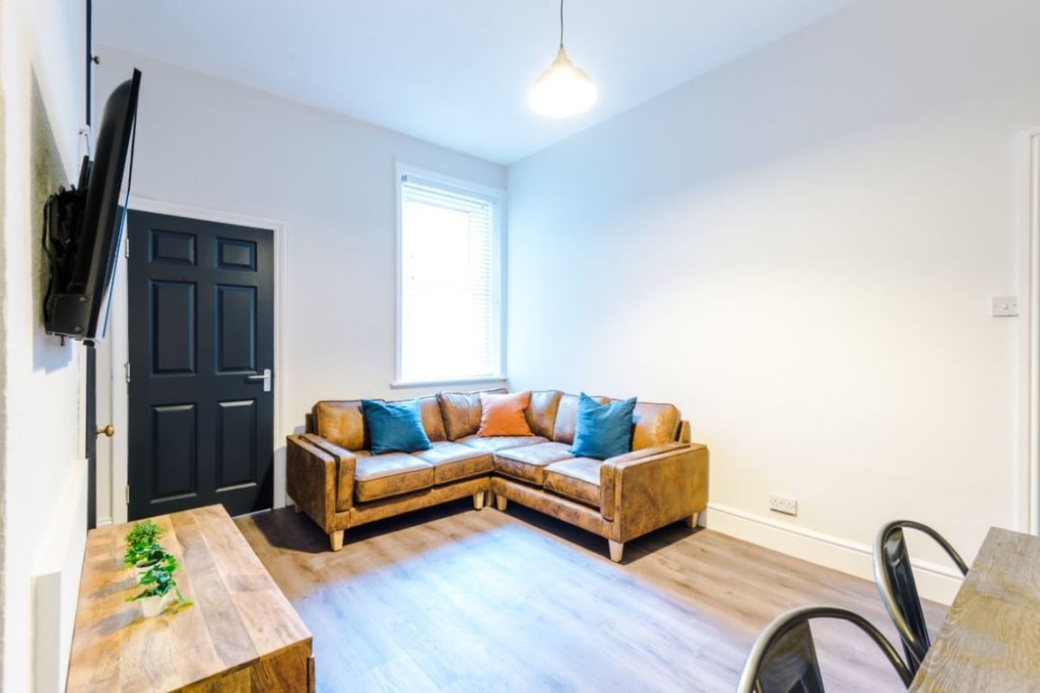 77 Dinsdale Road