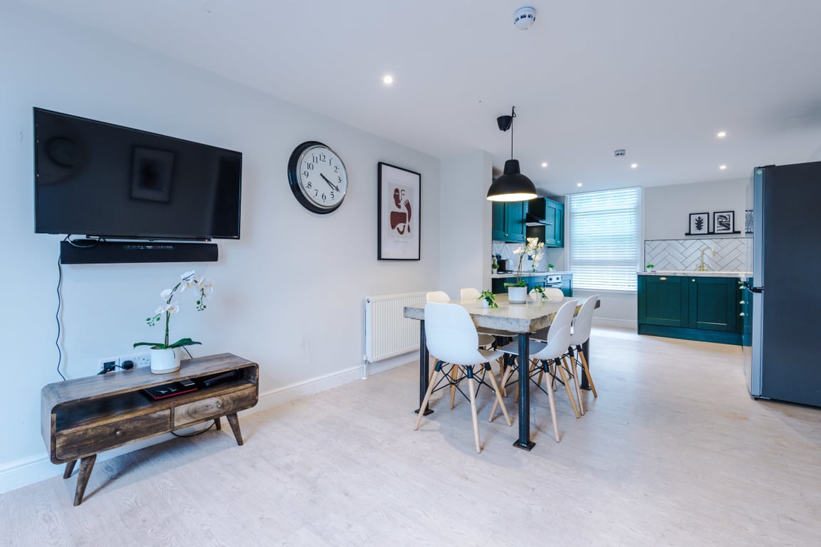 Flat 2, 27 Hawarden Avenue