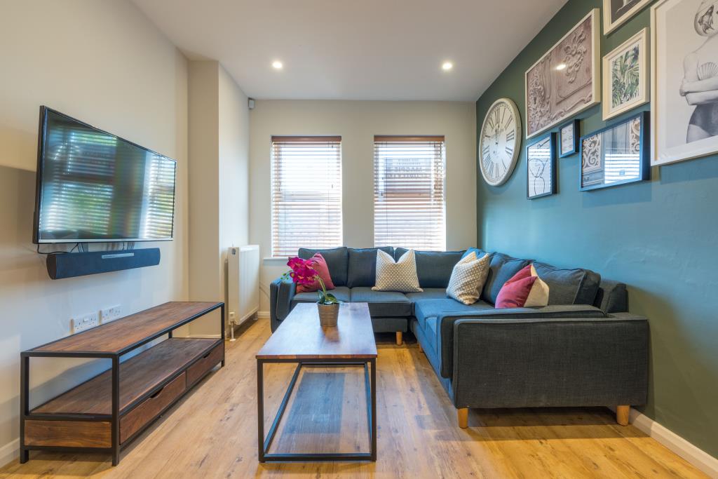 15a Larkdale Street