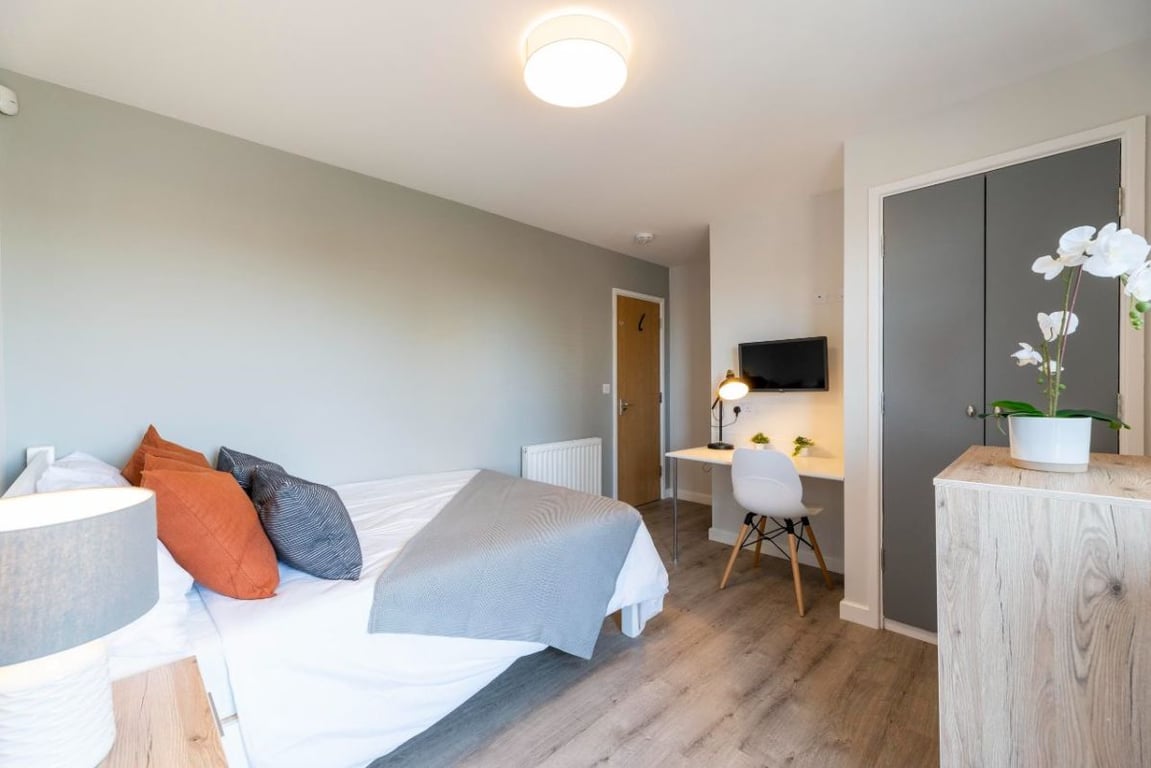 Flat 10 The Square, 1 Falconar Street