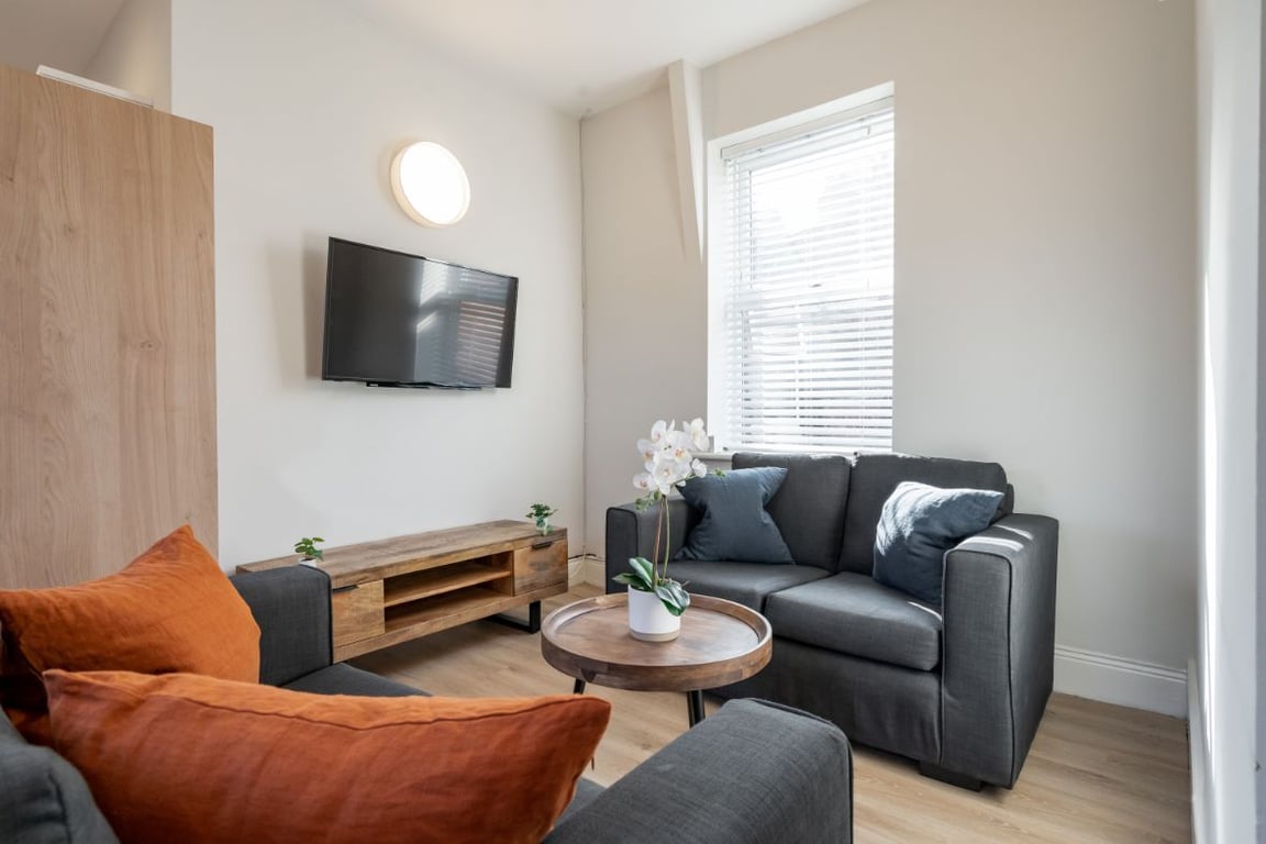 Flat 3, 269 Jesmond Road