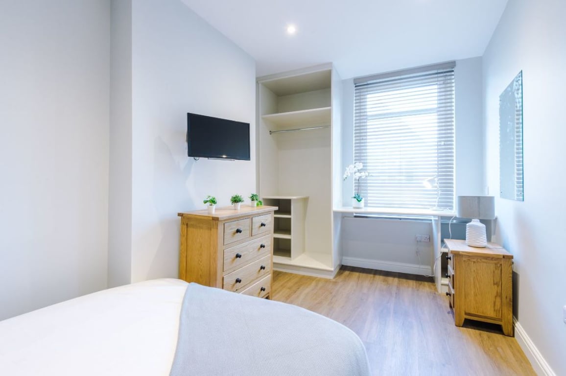 2 Balmoral Road
