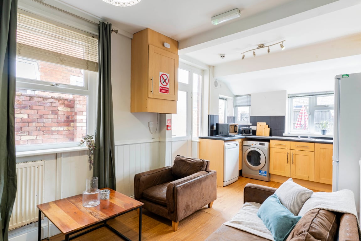 16 Danes Road