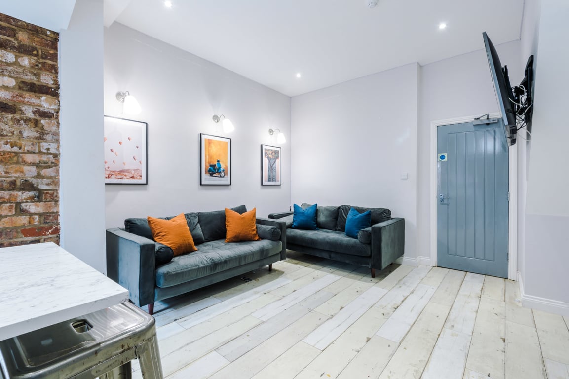 27 Woodcroft Road