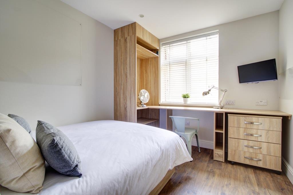 Flat E, Park View