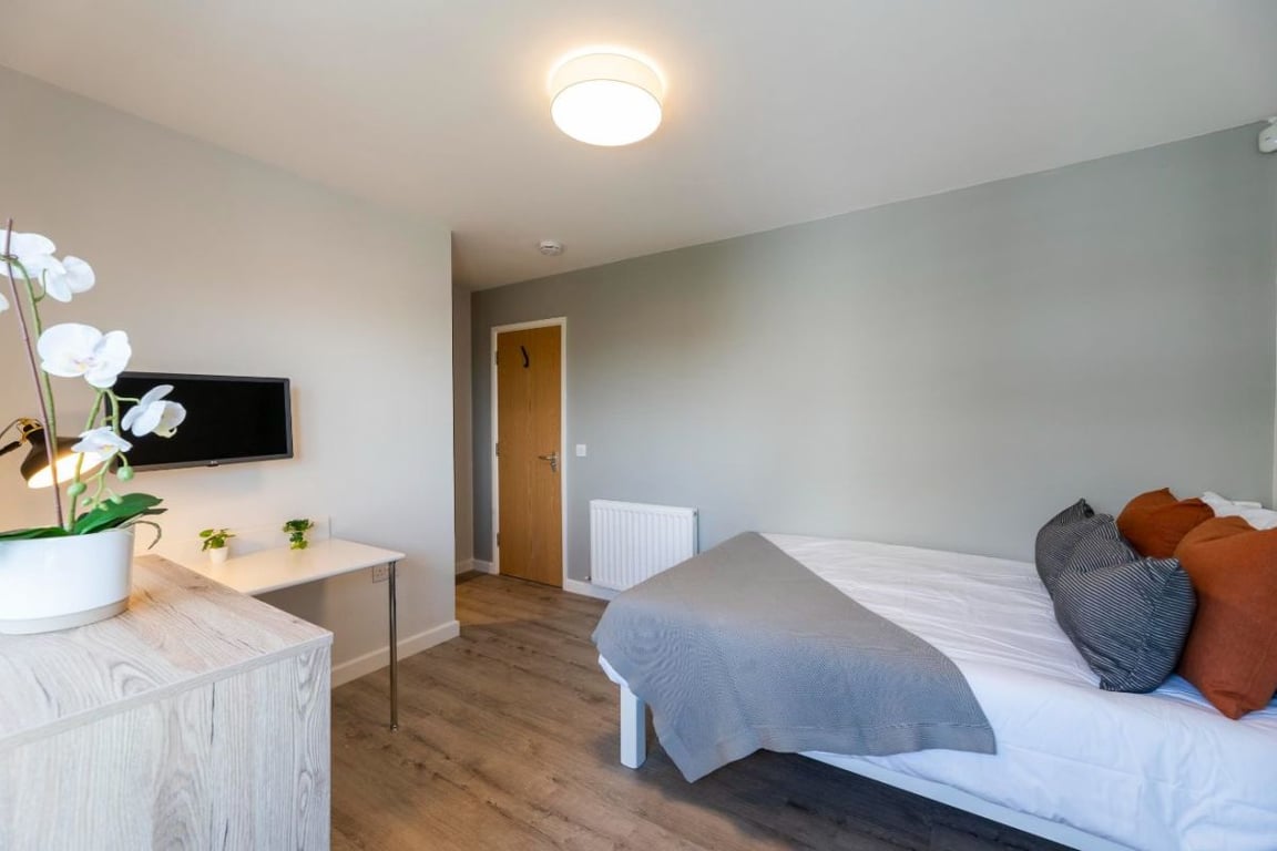 Flat 11 The Square, 1 Falconar Street