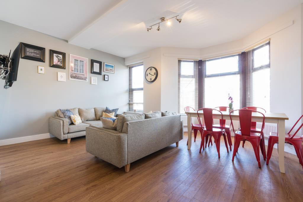 49b Colum Road