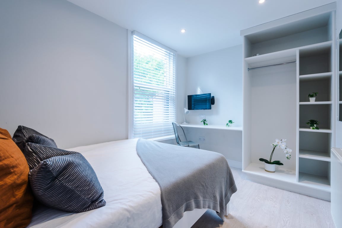 Flat 2, 27 Hawarden Avenue