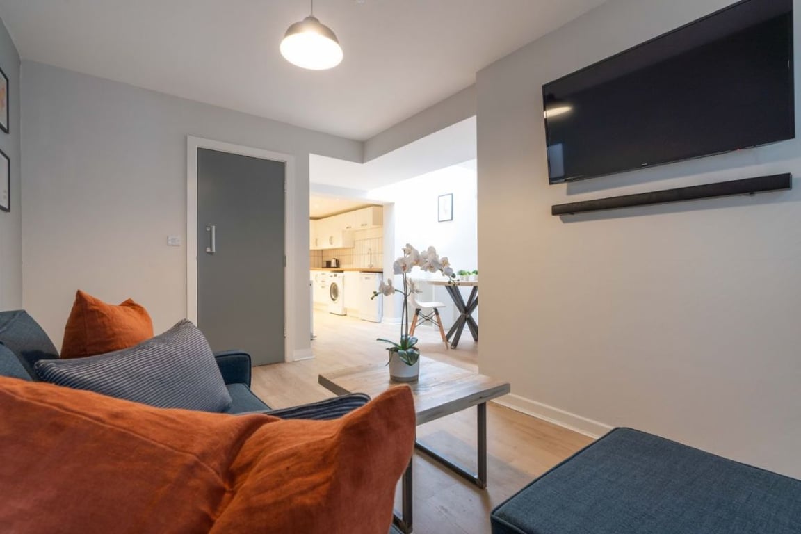 Flat B, 113 Portland Road