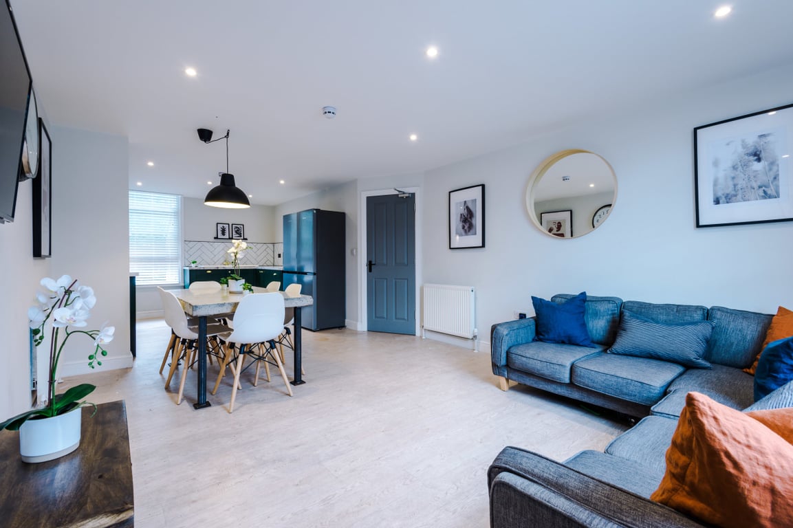 Flat 2, 27 Hawarden Avenue