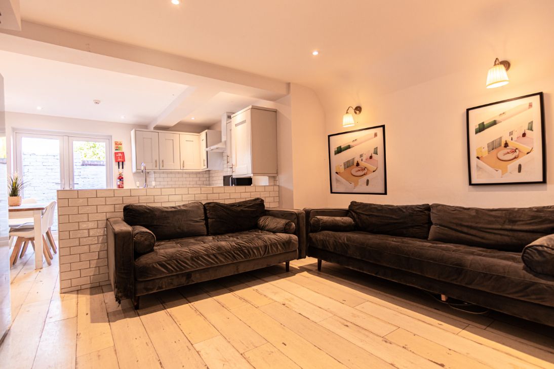 85 Thornycroft Road