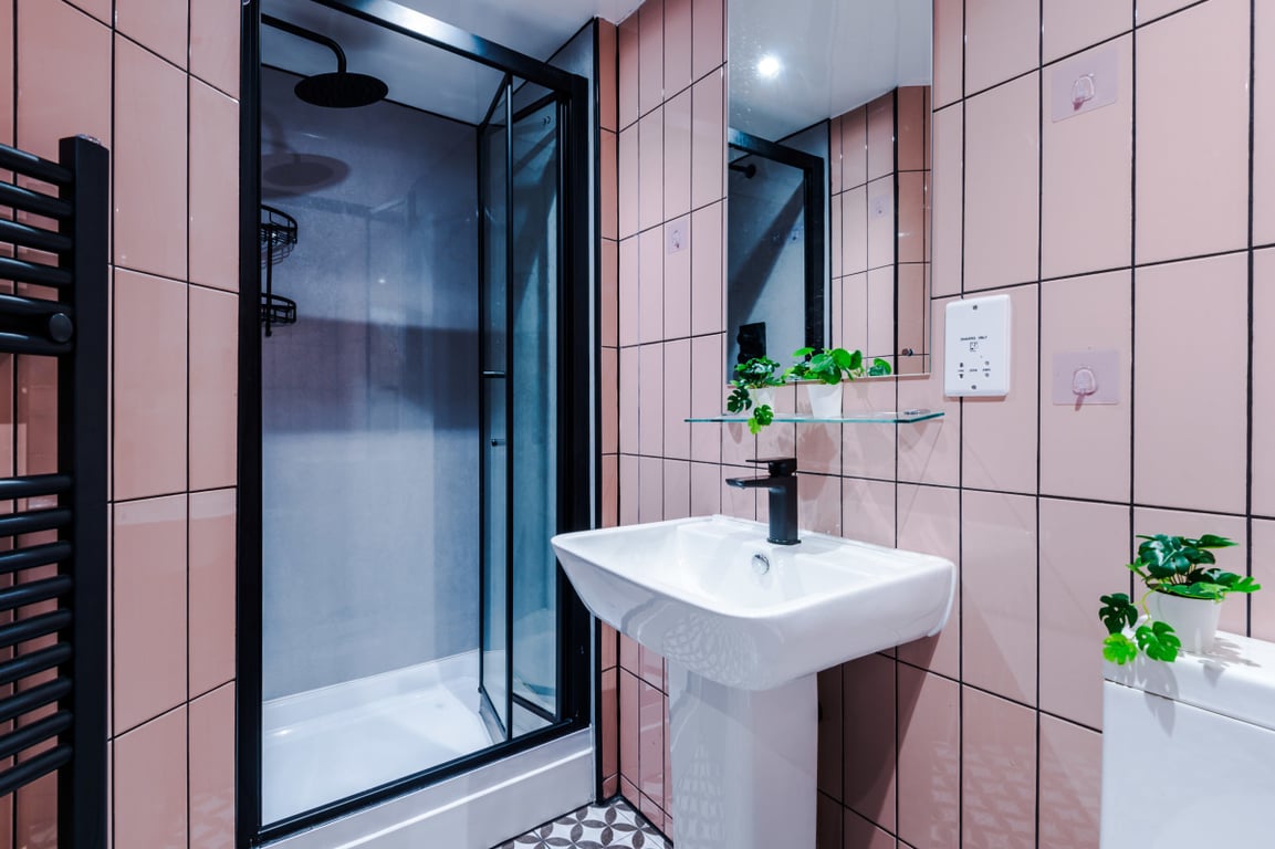 Flat 2, 27 Hawarden Avenue