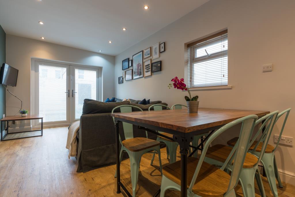 9 Llantwit Street