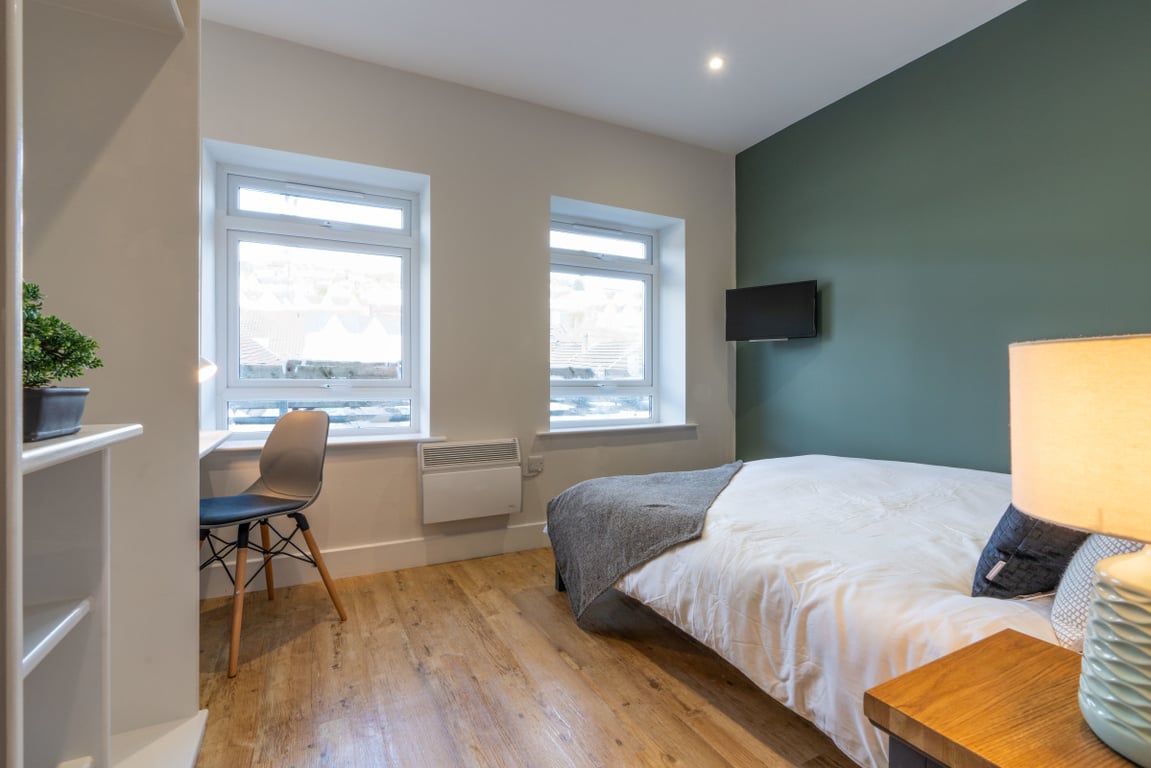 Flat 2, 124 Walter Road