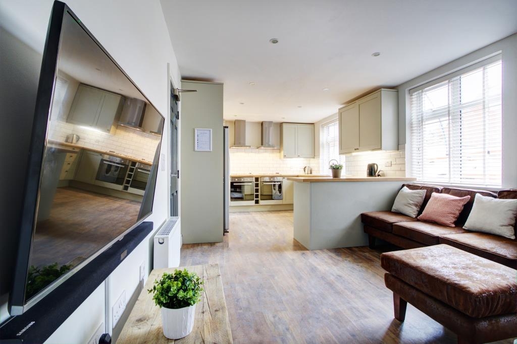 Flat E, Park View