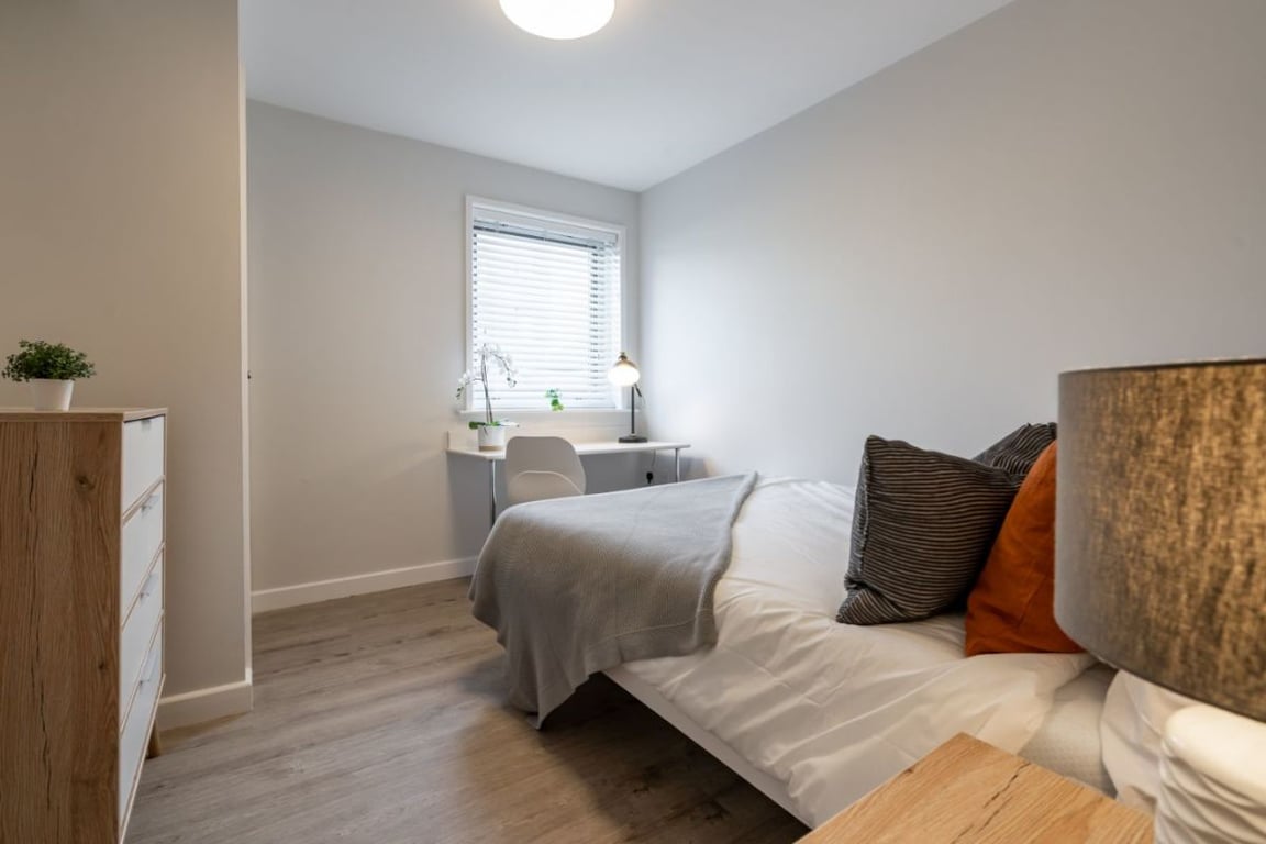 Flat 4 The Square, 1 Falconar Street