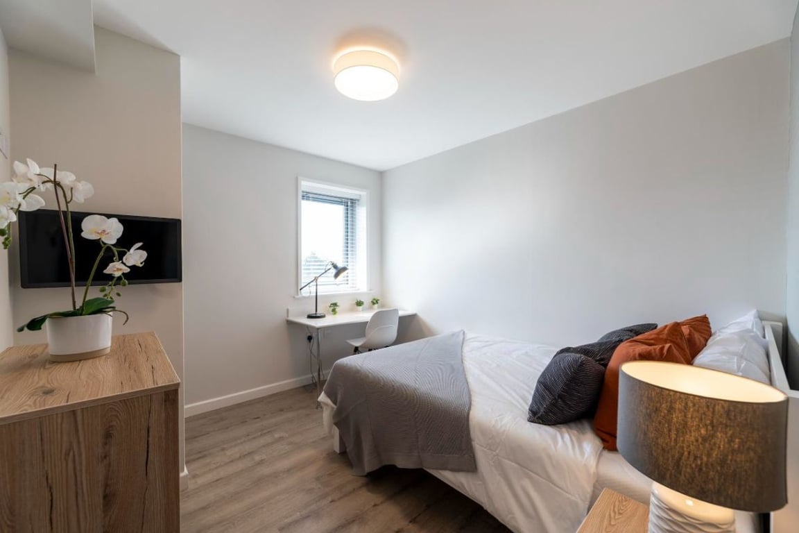 Flat 10 The Square, 1 Falconar Street