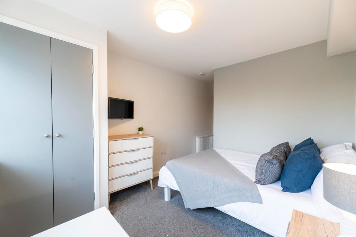 Flat 3 The Square, 1 Falconar Street