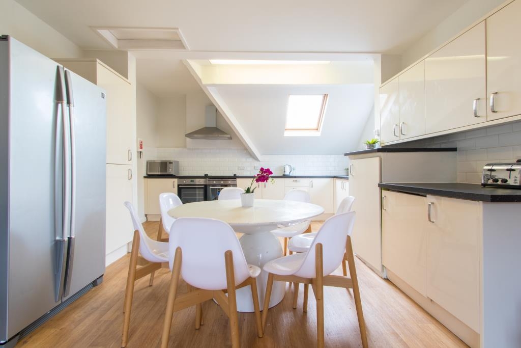 Flat 4, 17 Ladybarn Road