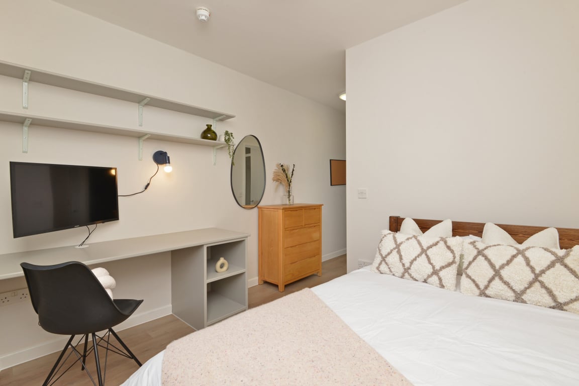 Flat 6, Isca Lofts