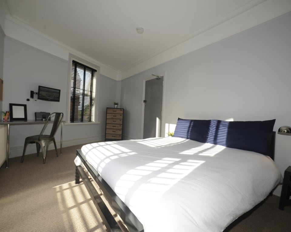 1 Iddesleigh Road