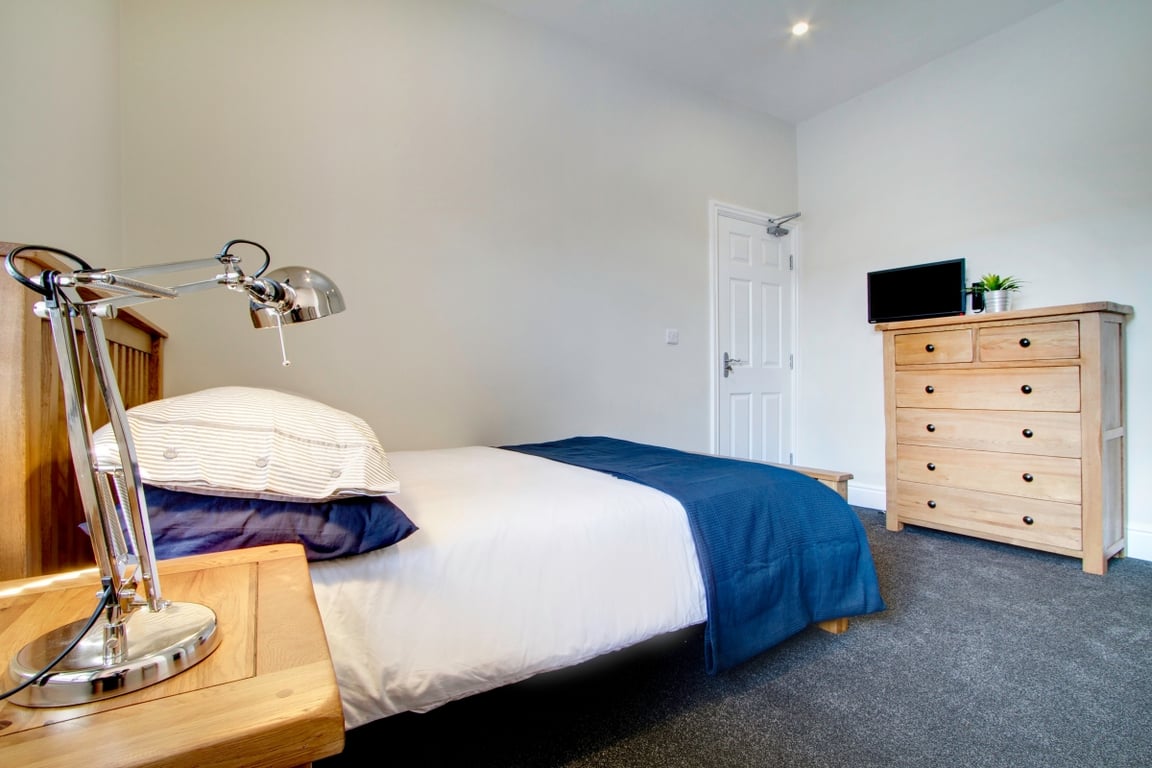 13 Cawdor Road