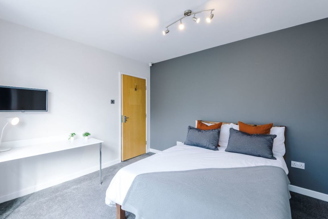 5 Selborne Gardens