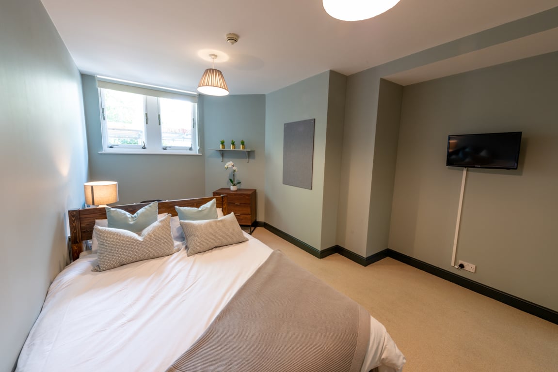 Flat E Bishop Blackall School
