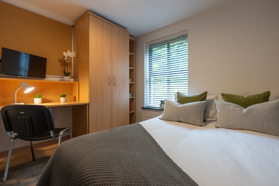 Flat 8, Hope Court