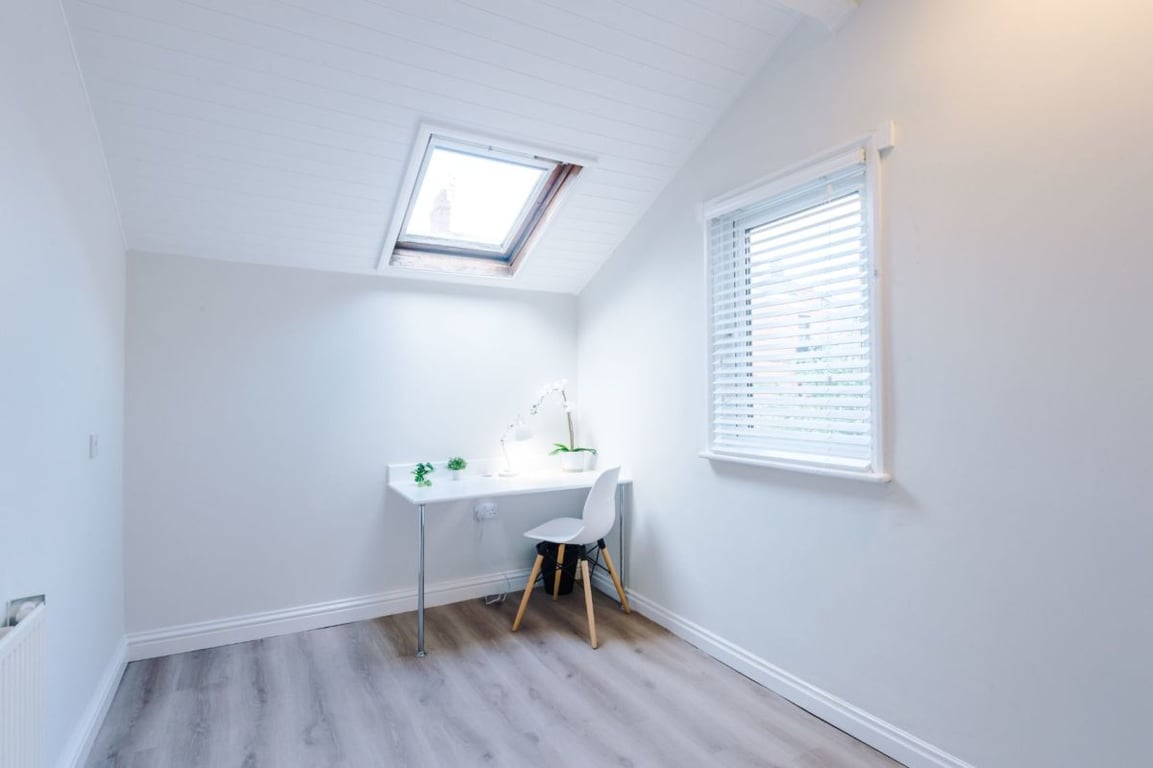 77 Dinsdale Road