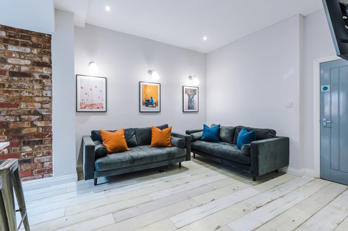 27 Woodcroft Road