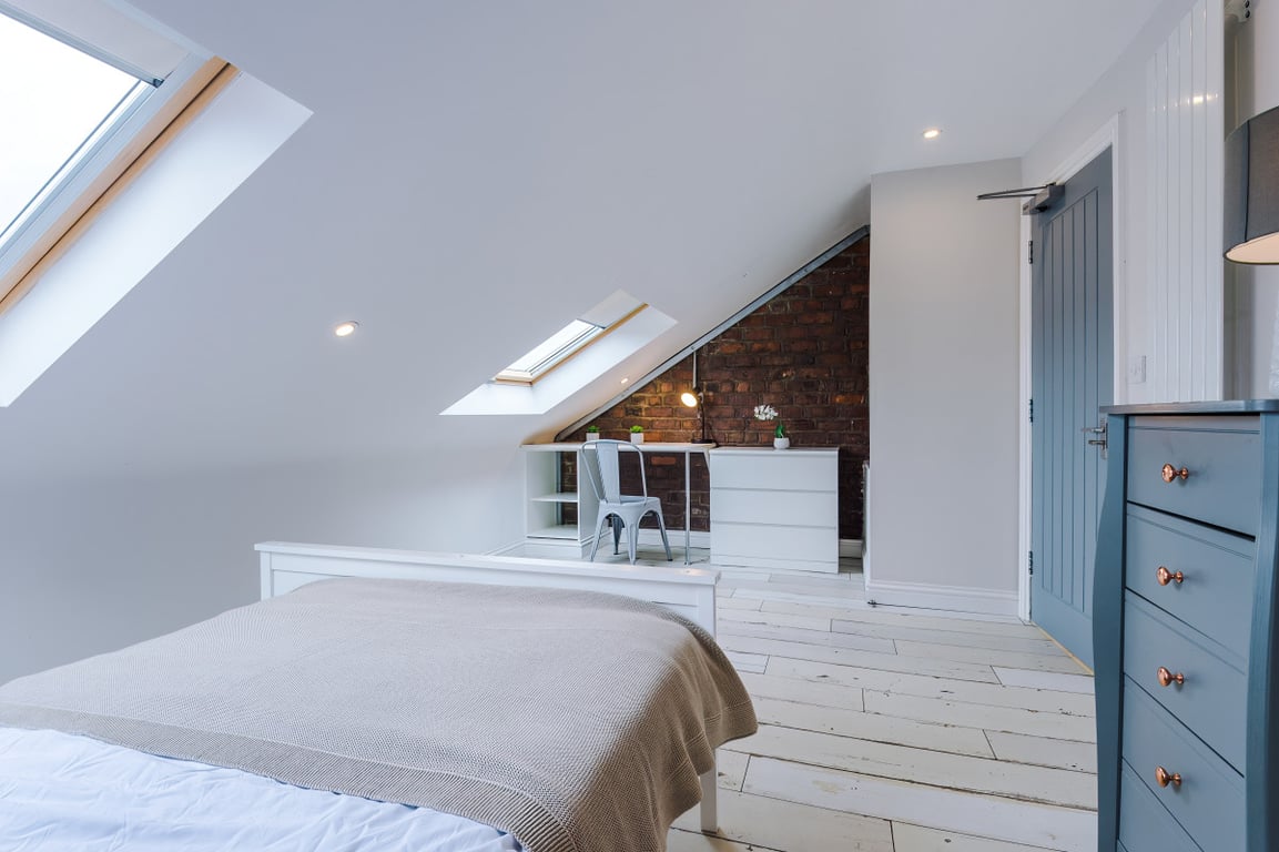 28 Esher Road