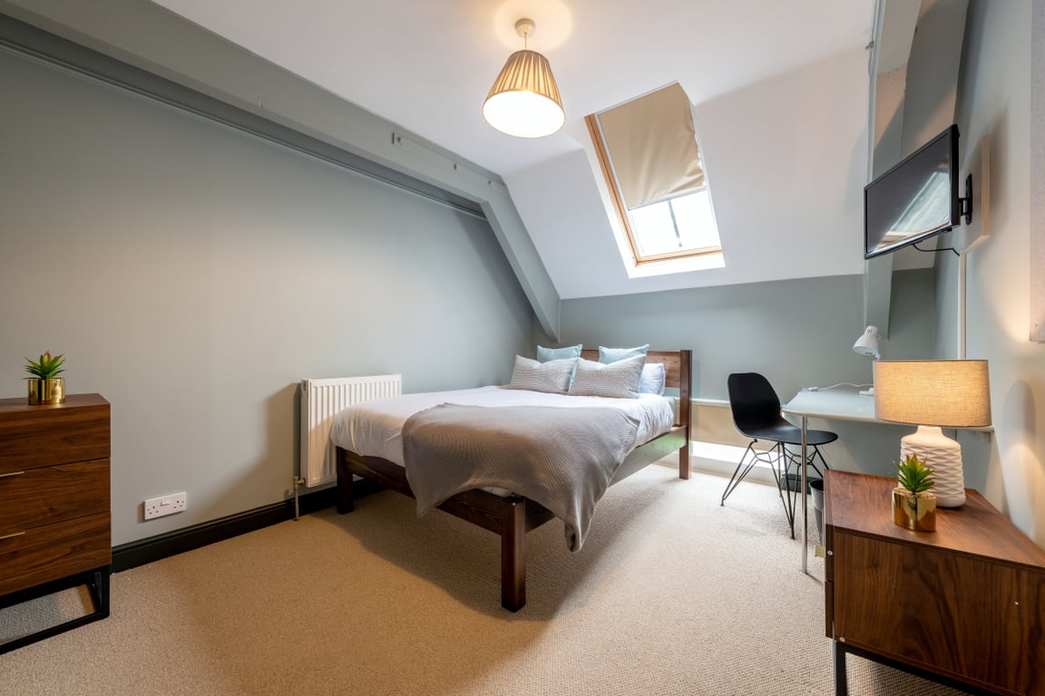 Flat S Bishop Blackall School