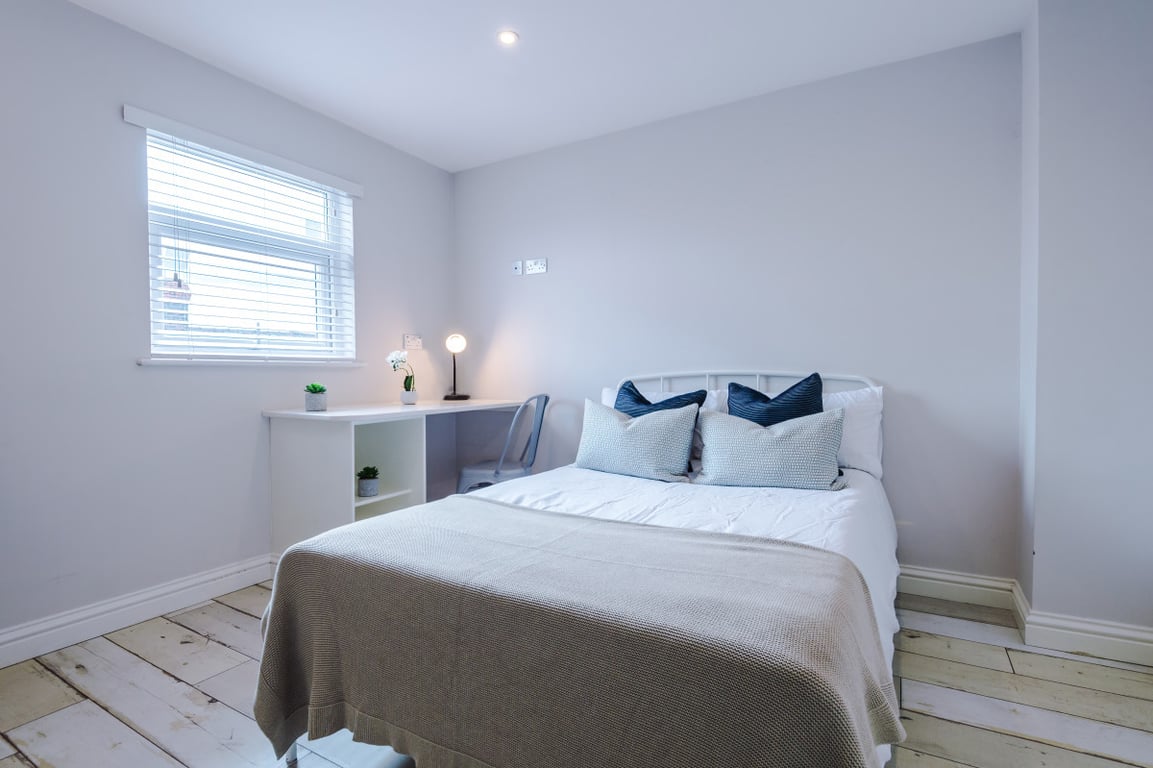 28 Esher Road