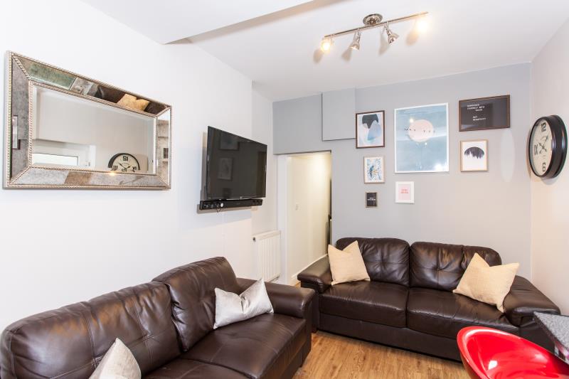 128 Inverness Place