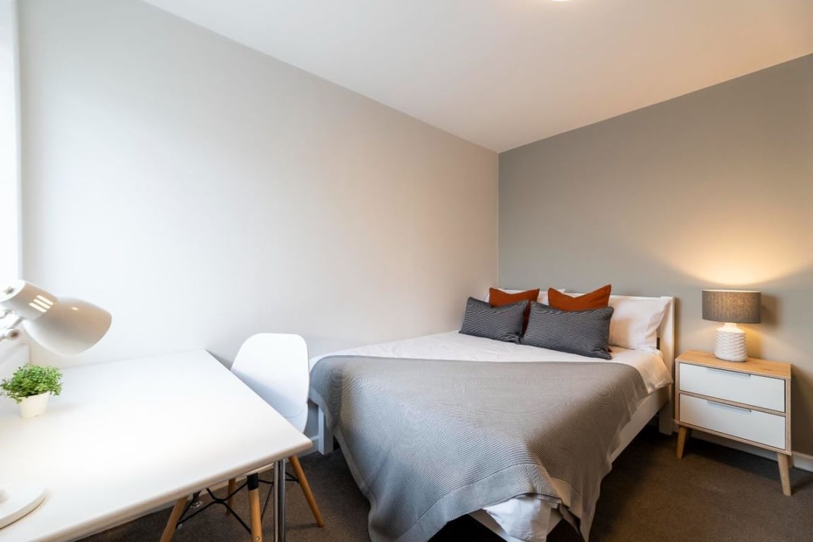 Flat 9 The Square, 1 Falconar Street