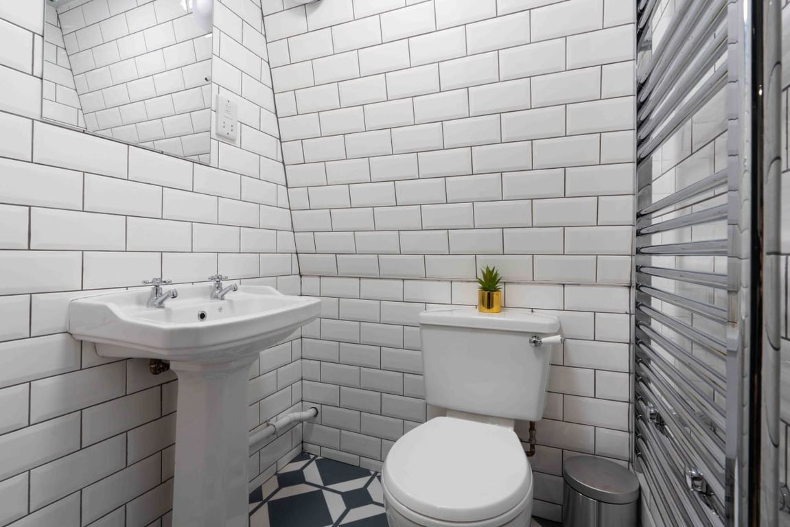 Flat 2, 126 Walter Road